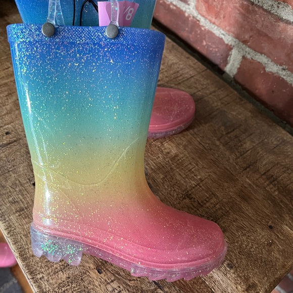 New with tags, little girls sparkly boots heels, light up new with tags - Picture 3 of 5